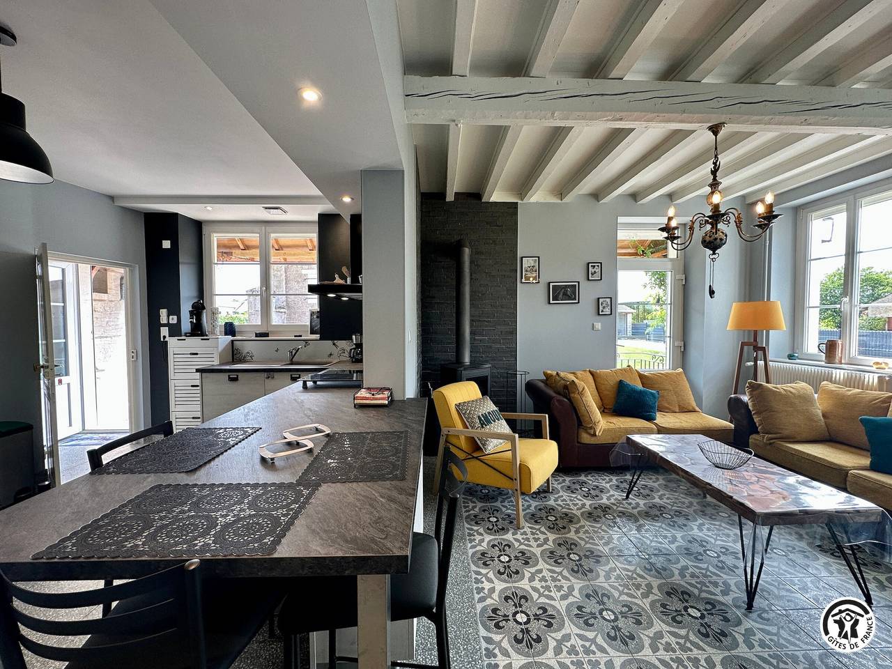 Maison spacieuse, jardin clos, idéale pour famille ou amis, 10 pers in Saulon-la-Chapelle, Région de Dijon