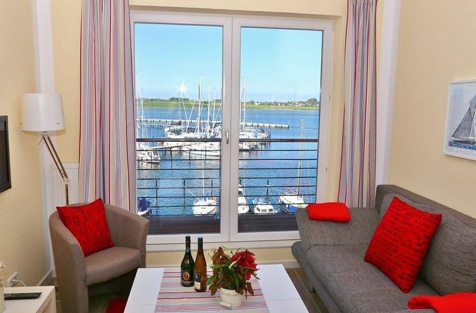 Ganze Wohnung, Exklusive Ferienunterkunft mit außergewöhnlichem Seeblick und Balkon auf Fehmarn in Ostfehmarn, Fehmarn