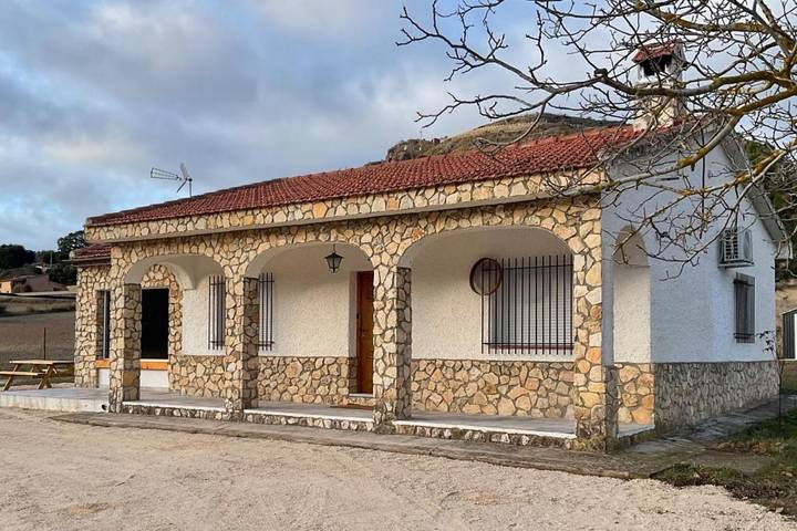 Casa rural para 4 personas, con vistas y jardín, Se admiten mascotas en Sierras del Segura