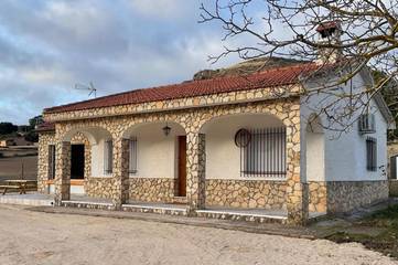 Casa rural para 4 personas, con jardín y vistas, Se admiten mascotas en Riópar
