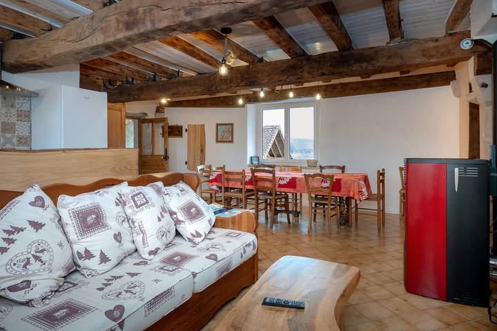 Gîte pour 11 personnes, avec jardin dans Saint-Maurice-de-Rotherens