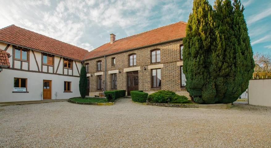 Chambre d’hôte pour 4 personnes, avec Terrasse et Jardin ainsi que Piscine et Vue dans l' Aube