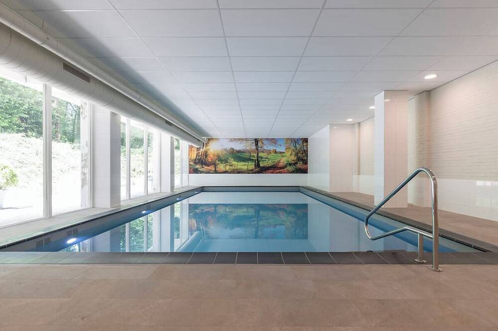 Relax and Recharge! Indoor Pool and Parking, Just Minutes from Grote Markt! in Berg en Dal, Betuwe