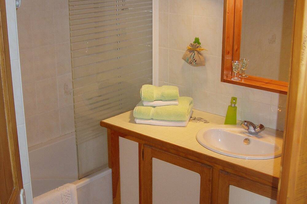 Former coaching inn dating from 1875 at 1150 m altitude, near Mont Mézenc in hamlet in Les Estables, Parc naturel régional des Monts d'Ardèche