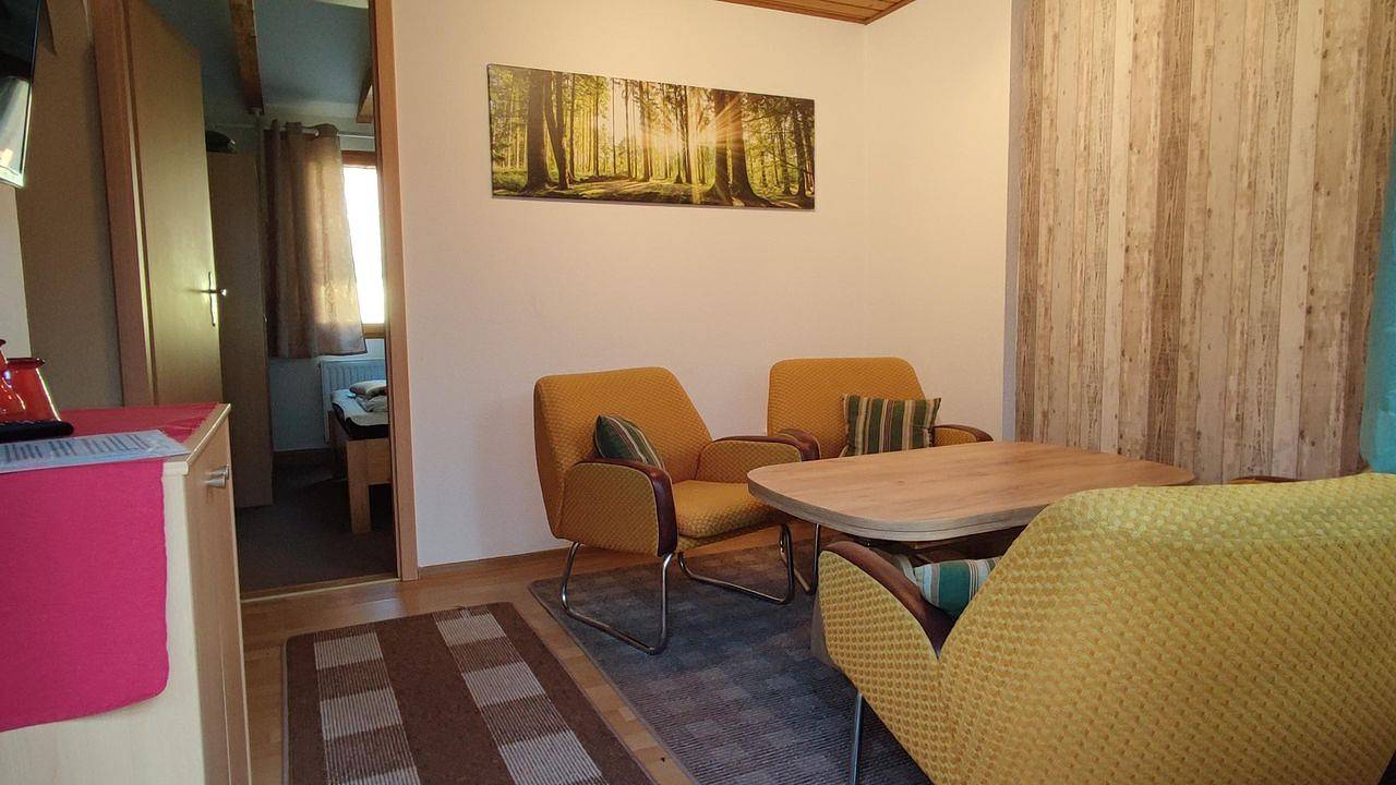 Ganze Ferienwohnung, Mobilheim für 4 Personen (32 m²) in Schleusingen in Erlau, St. Kilian