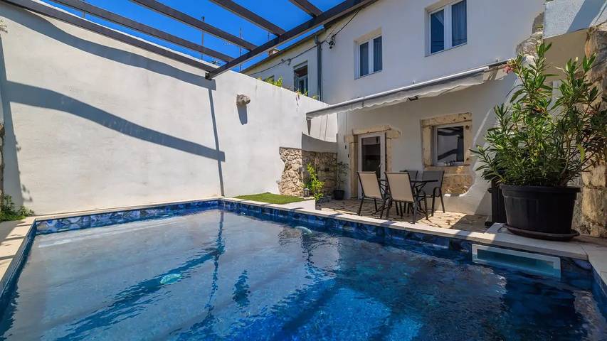 Ferienhaus für 6 Personen, mit Terrasse und Pool