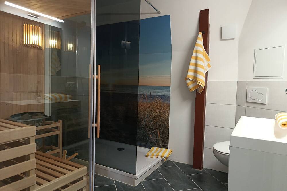 Große Wohnung über 2 Etagen, 105 qm bis zu 6 Personen. Zentral und ruhig in Travemünde, Lübeck