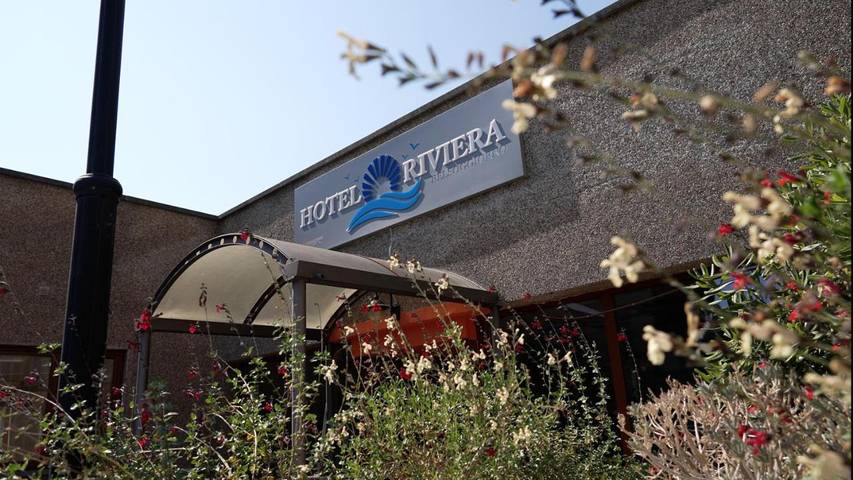Hotel, mit Terrasse und Garten sowie Pool