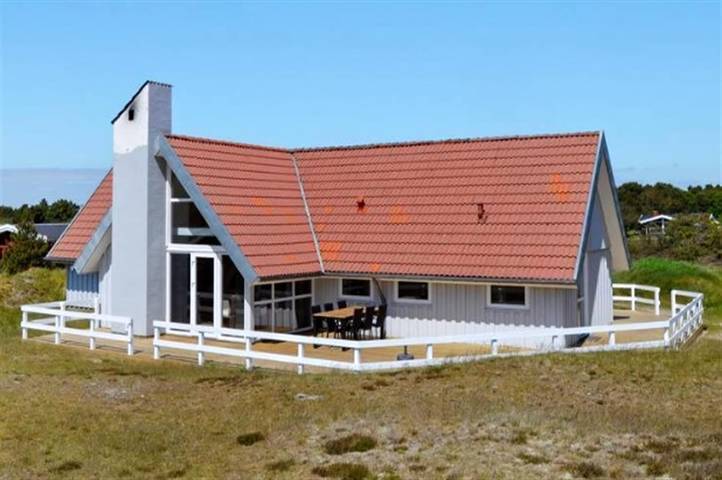 Ferieudlejning for 8 personer, med sauna og terrasse samt jacuzzi i Sønderho