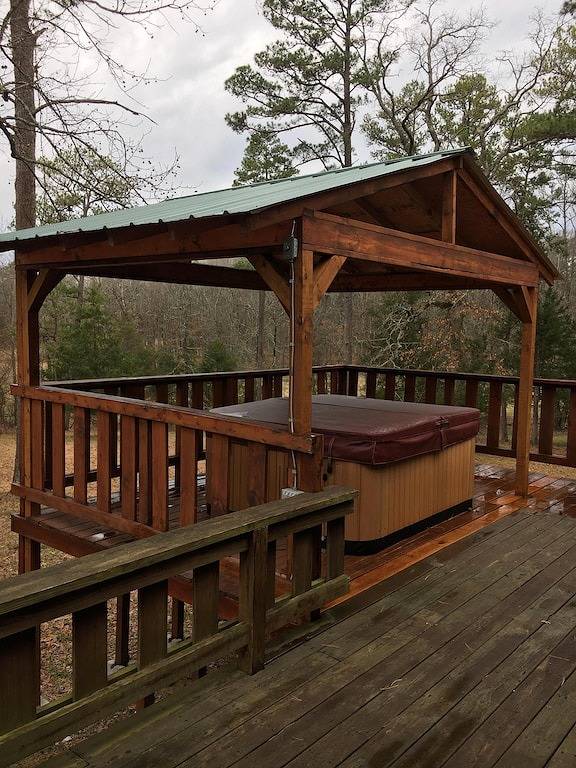 Tolle Preise: Verloren Zurück Großartige, abgeschiedene Aussicht auf Wiese und Teich - für 8 Personen in Broken Bow, Broken Bow Lake