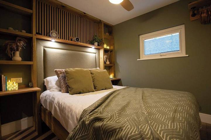 Romantic Lodge for Two in Essex Countryside: Private Hot Tub & Woodland Retreat in Toppesfield, Essex