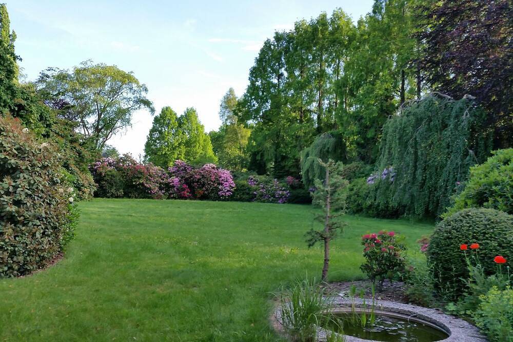 Ganze Wohnung, Ferienwohnung Morgensonne im Landsitz mit großartigem Garten in Westerstede, Ammerland