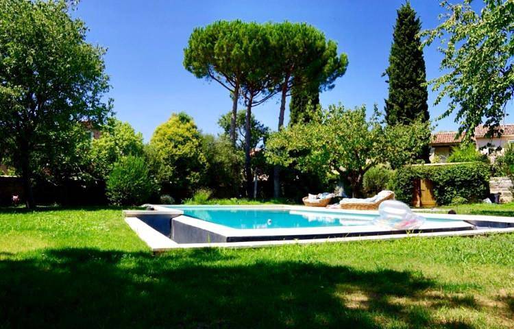 Location de vacances pour 6 personnes, avec piscine ainsi que vue et jardin à Marsillargues - 3
