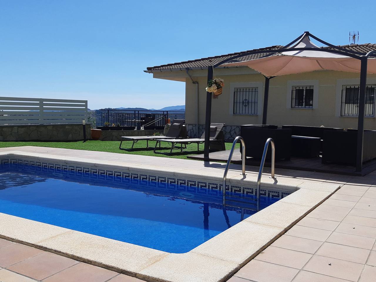 Casa encantadora con piscina privada, Wi-Fi, mascotas a solicitud, en Lloret de Mar in Aiguaviva Parc, Vidreras