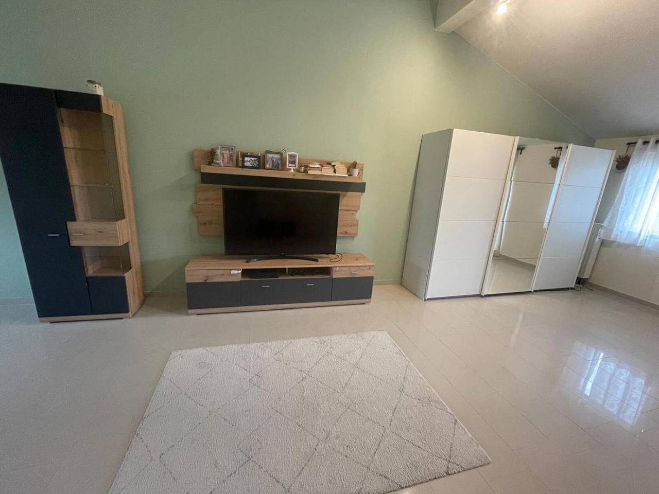 Zimmer 'Quite Suite mit Bad' mit Bergblick, Wlan und Klimaanlage in Frankfurt, Südhessen