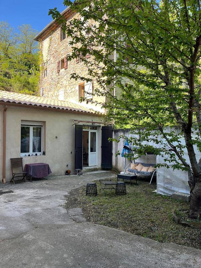 Location de vacances pour 4 personnes, avec terrasse ainsi que jardin et jacuzzi à Molières-sur-Cèze - 2