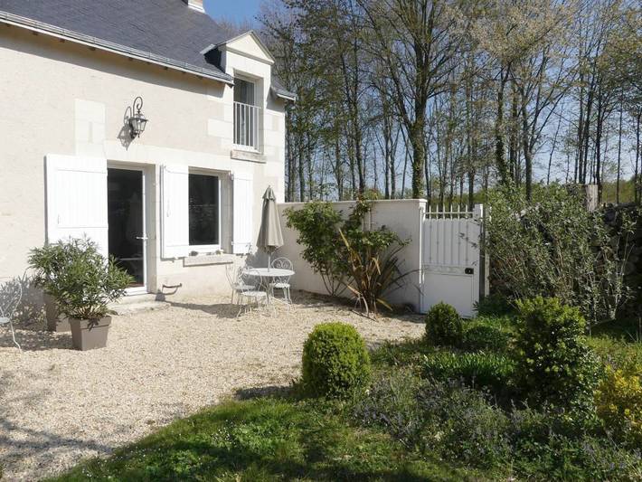 Location de vacances pour 2 personnes, avec vue ainsi que jardin et piscine à Sambin