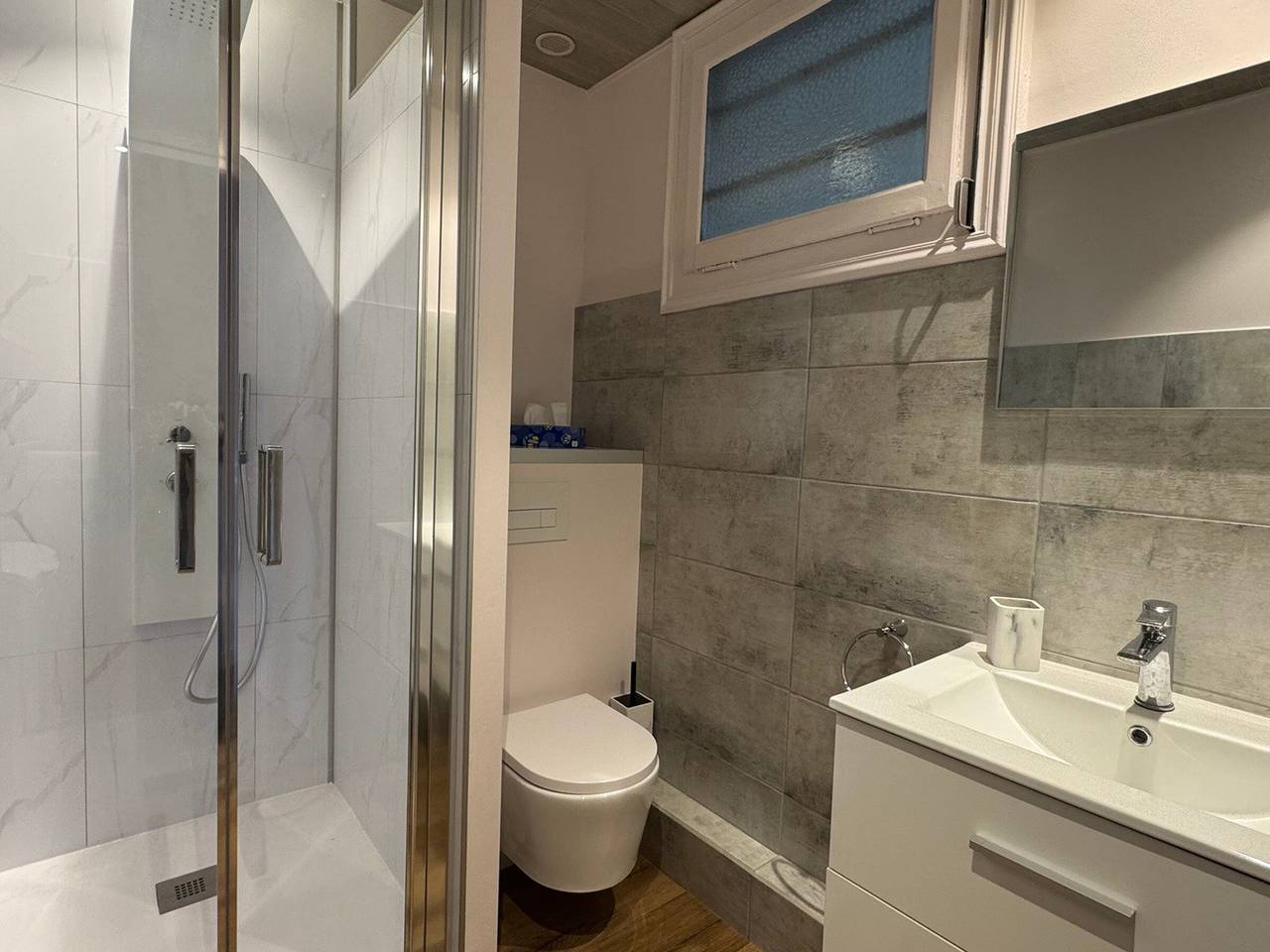 Apartamento entero, Rénovation 2025 : T1 bis dans ancien palace Art Déco, animaux admis in Aix-les-Bains, Chambéry region