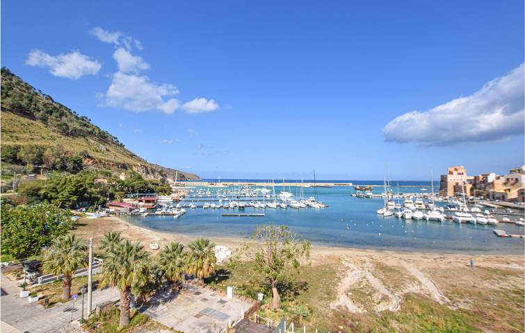 Apartamento vacacional entero, Apartamento con vistas al agua, aire acondicionado y terraza, a 1 km de la playa in Castellammare del Golfo, Provincia de Trapani