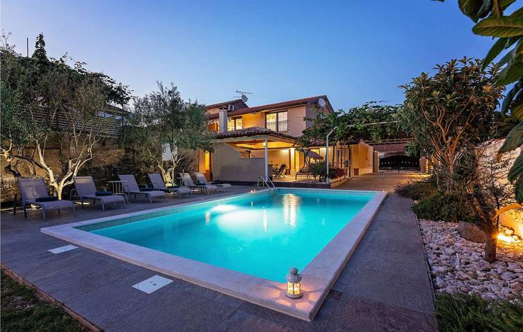 Ferienhaus für 9 Personen, mit Terrasse und Garten in Zentralistrien - 2