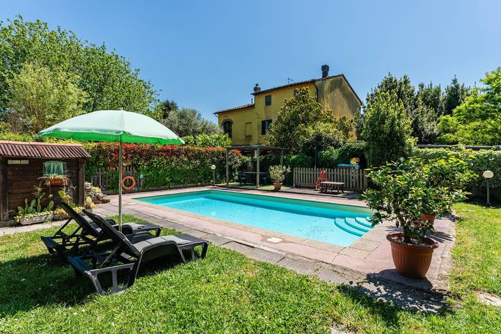 Vakantiehuis 'Appartement Paola, 2 km van de muren van Lucca' met Wi-Fi in Lucca, Provincie Lucca