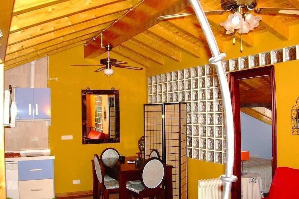 Entire apartment, Holiday apartment Mombeltran for 2 - 5 persons with 1 bedroom - Holiday apartment in Mombeltrán, Valle del Tiétar