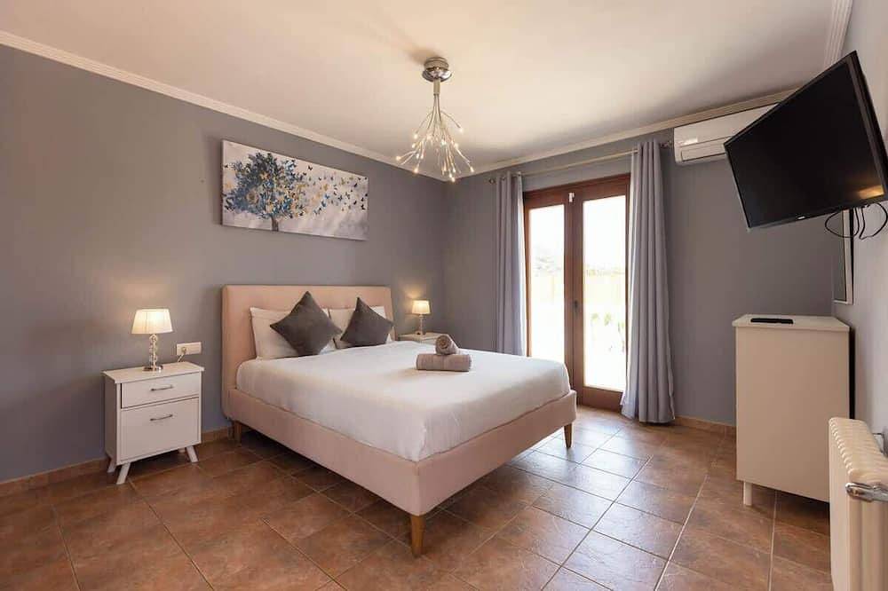 Villa Evie - Stunning | 5 Bedrooms | A/C | Pool in Sant Antoni de Portmany, West Ibiza