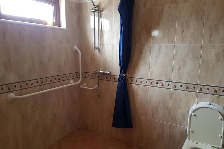 Spacious luxury country house. Shared pool. Fully wheelchair accessible in Ourique, Beja Distrikt