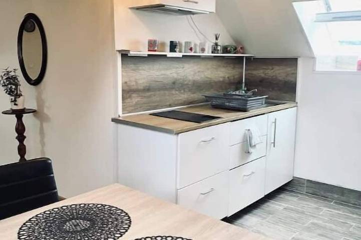 Gîte pour 4 personnes, avec terrasse ainsi que piscine et jardin à Saint-Désert