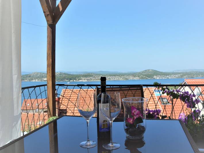 Ferienhaus für 5 Personen, mit Terrasse und Garten in Sibenik