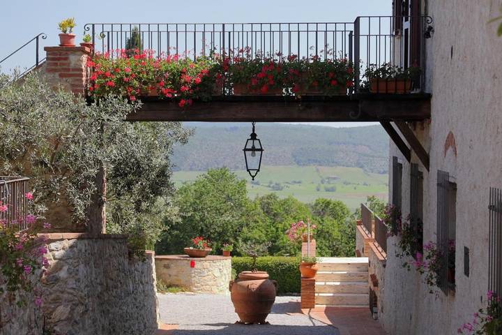 Agriturismo per 2 persone, con panorama e giardino nonché piscina in Rapolano Terme