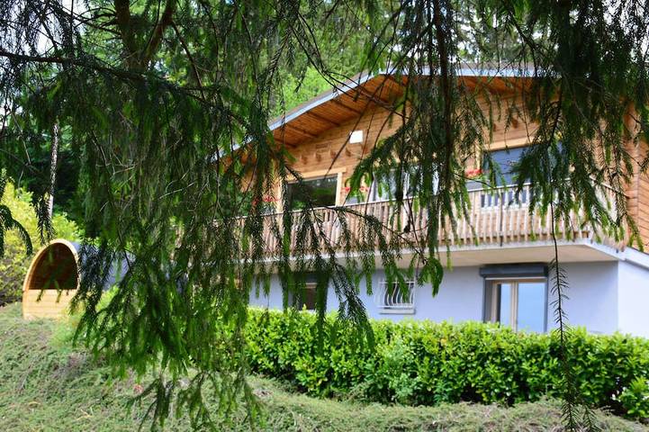 Chalet pour 9 personnes, avec balcon et jardin ainsi que sauna et jacuzzi, animaux acceptés à Gérardmer