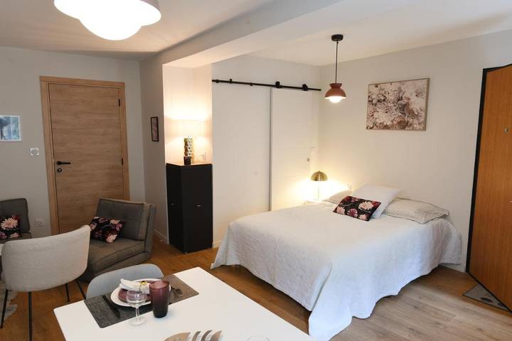 Gîte pour 2 personnes, avec vue et terrasse dans Arbent - 4