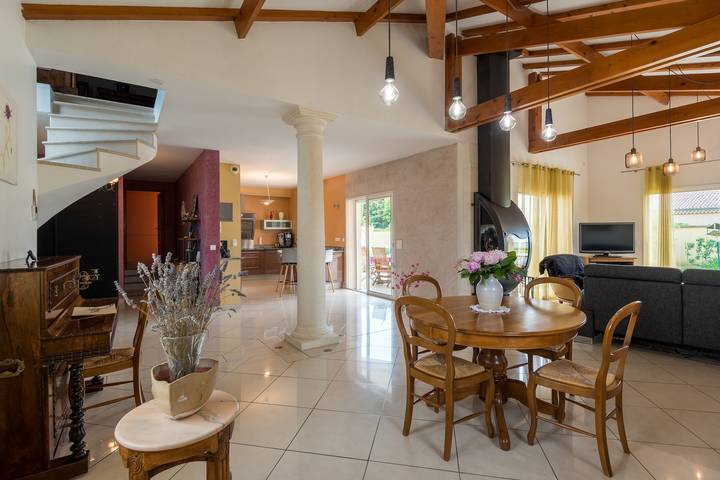 Location de vacances pour 4 personnes, avec jardin ainsi que terrasse et piscine à Montélimar - 4