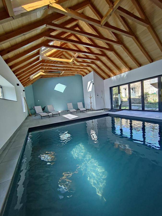 Location de vacances pour 4 personnes, avec Terrasse ainsi que Jardin et Piscine à Boussac (Aveyron)