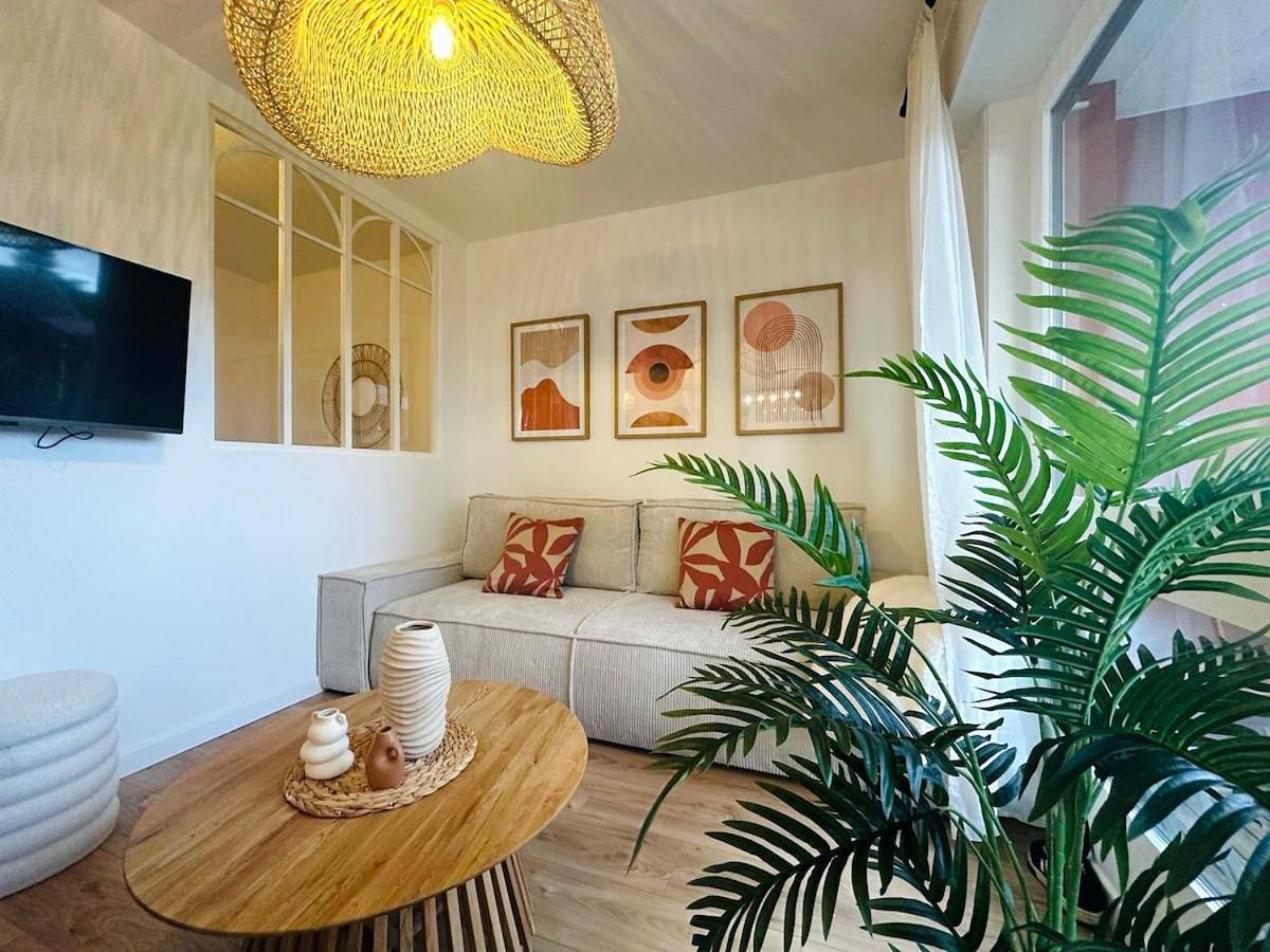 Appartement entier, Two-Bedroom Apartment in Douvaine, Région de Thonon-les-Bains