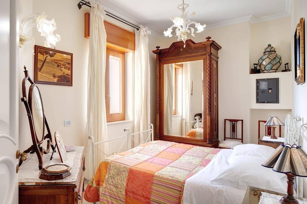 Ganze Wohnung, Wohnung Meer - Küste von Sorrento, mit Meerblick, Pool, Garten, Parkplatz, Wi-Fi in Torca, Neapel Provinz