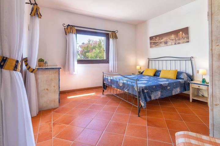 Entire apartment, Apartment 'Trilocale Fiordaliso' with Sea View, Terrace & Shared Pool in Punta De Su Turrione, Stintino