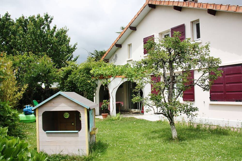 Pleasant house in quiet neighbourhood in Pau (Francia), Béarn