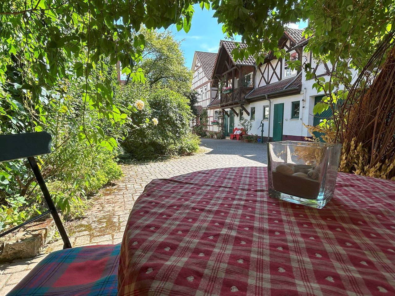 Ganze Wohnung, Ferienwohnung Wohnen und Kunst - Erdgeschoßwohnung im Fachwerkhaus mit Freisitz für 4 Personen in Bad Rodach, Oberes Maintal - Coburger Land