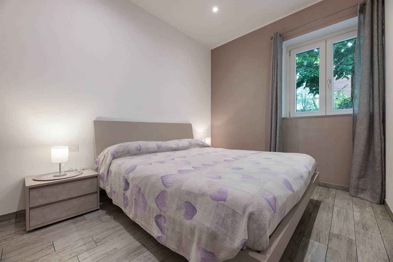 Entire apartment, Apartment 'La Casa Di Angio' with Wi-Fi in Lanzo d'Intelvi, Alta Valle Intelvi