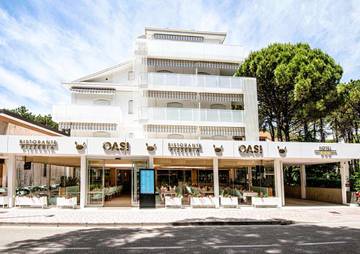 Hotel für 3 Personen, mit Whirlpool und Balkon sowie Pool in Lignano Pineta