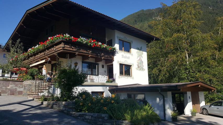 Ferienwohnung für 4 Personen, mit Terrasse und Garten, kinderfreundlich in Finkenberg - 2