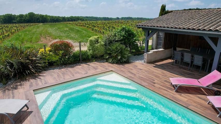 Location de vacances pour 10 personnes, avec piscine et jardin à Puisseguin