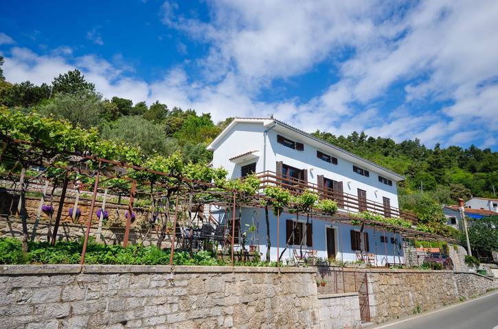 Gîte pour 6 personnes, avec terrasse et jardin à Lovran - 3