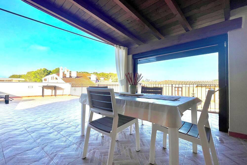 Ganze Wohnung, \" Beach House with Terrace \" in Torre di Bari, Ogliastra Provinz