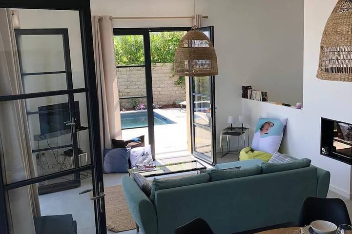 Experience Villa Hugo: Brand new, accommodates 8 people, with a heated pool. in Erbalunga, Brando