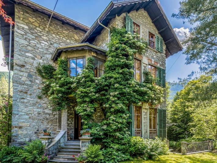 Location de vacances pour 12 personnes, avec balcon à Ala di Stura