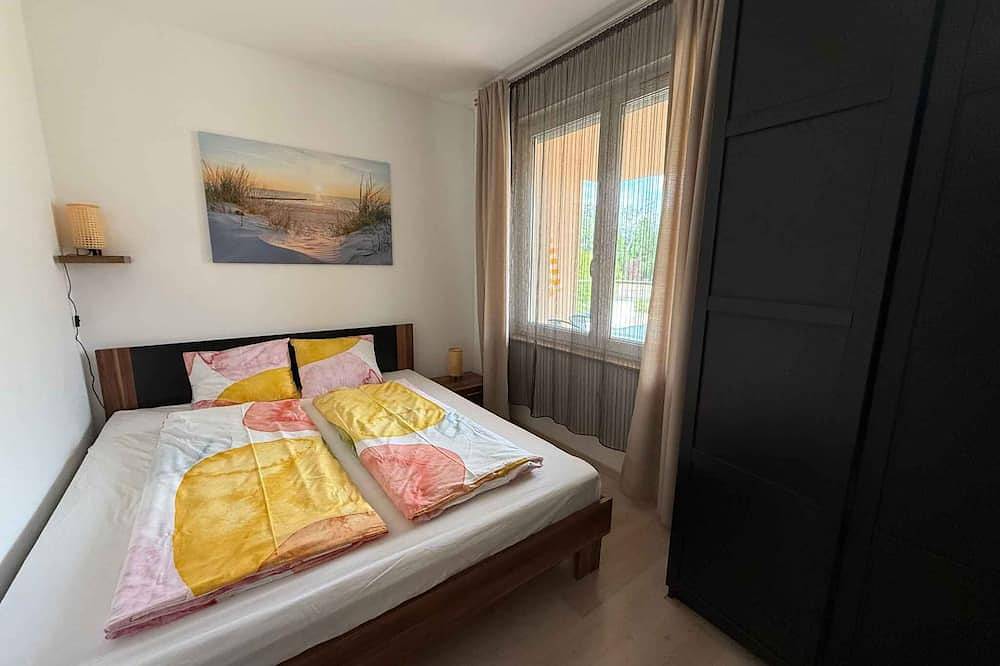Ganze Wohnung, Ferienwohnung Wasserfront mit Klimaanlage und Wlan direkt neben dem Wellness- und Thermalbad in Szabadifürdő, Siofok