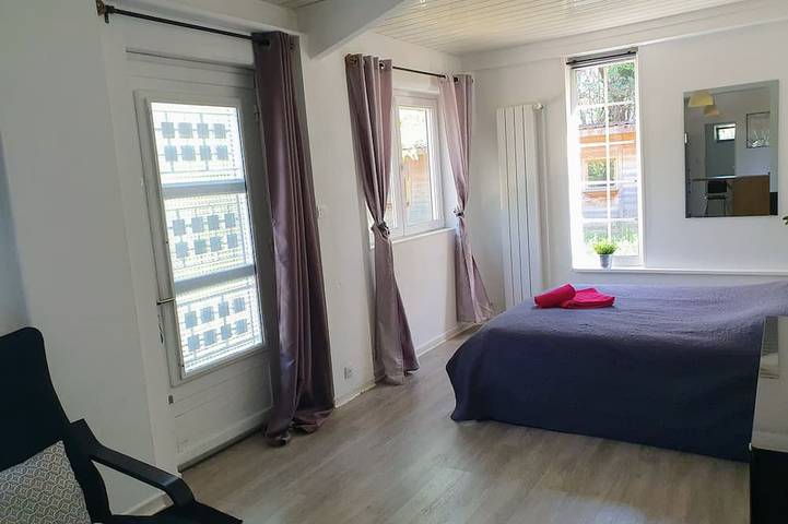 Gîte pour 2 personnes, avec terrasse ainsi que jardin et piscine à Vaulx-en-Velin - 2